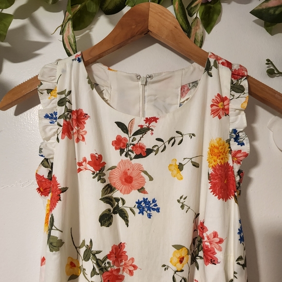 GAL MEETS GLAM Beverly Floral Romper - Picture 4 of 16